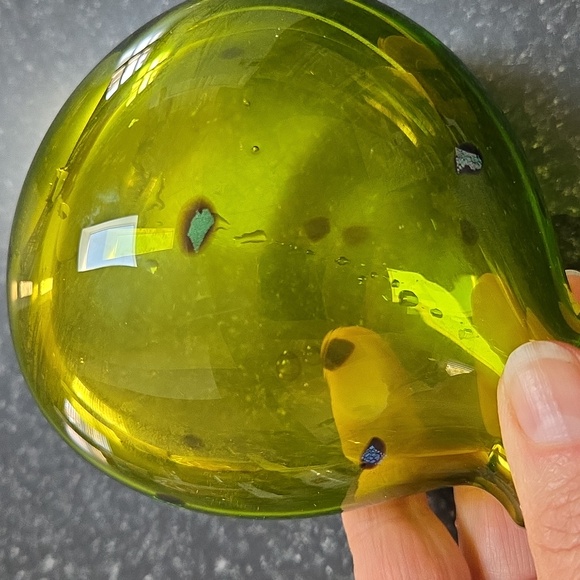 Sharon Fujimoto Handblown Sign Art Green Glass Flakes Bud Vase Vintage Japanese - Picture 5 of 13